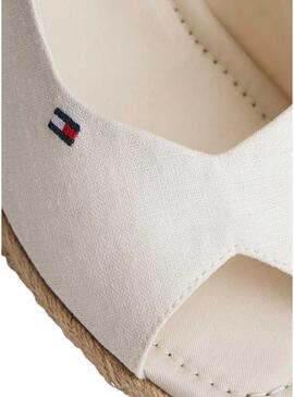 Alpargatas Tommy Hilfiger sem salto branco com plataforma alta para mulher.
