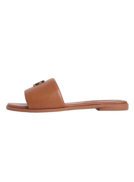 Sandálias Tommy Hilfiger mules Hardware marrom de couro para mulher.