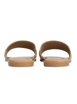 Sandálias Tommy Hilfiger mules tostadas para mulheres.