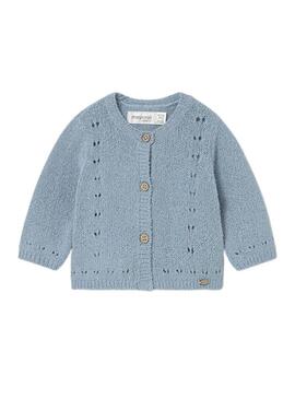 Casaco de malha azul céu Mayoral em ponto aberto para bebê.
