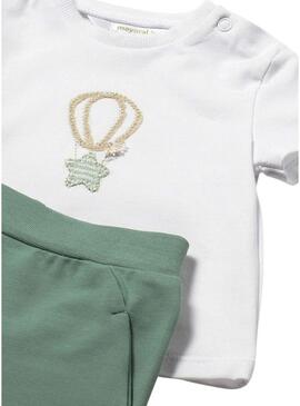 Conjunto de três peças verdes para bebê da marca Mayoral.