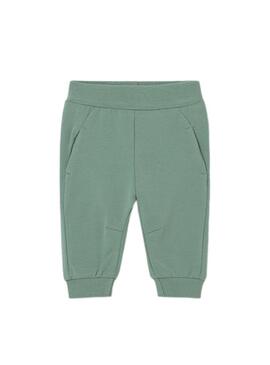 Conjunto de três peças verdes para bebê da marca Mayoral.